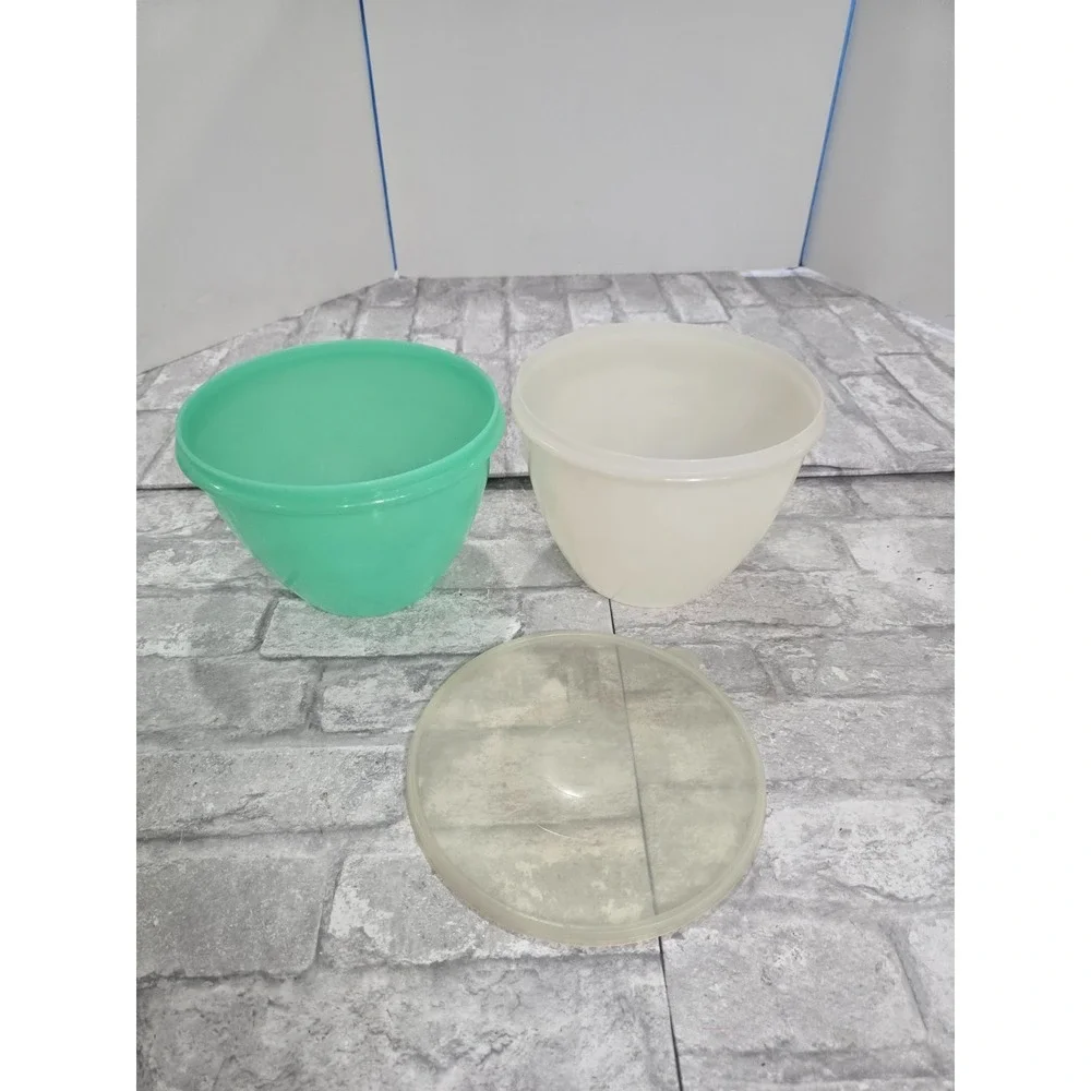 Tupperware Crisp It Lettuce Keeper Jadeite Green #679 Clear w Dome Lid and Spike